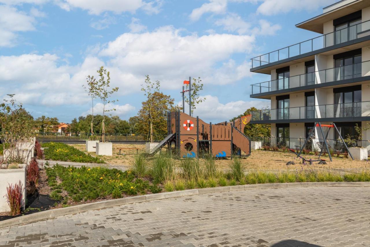 Dziwnów Stylish Apartment by the Lake by Renters Exterior foto